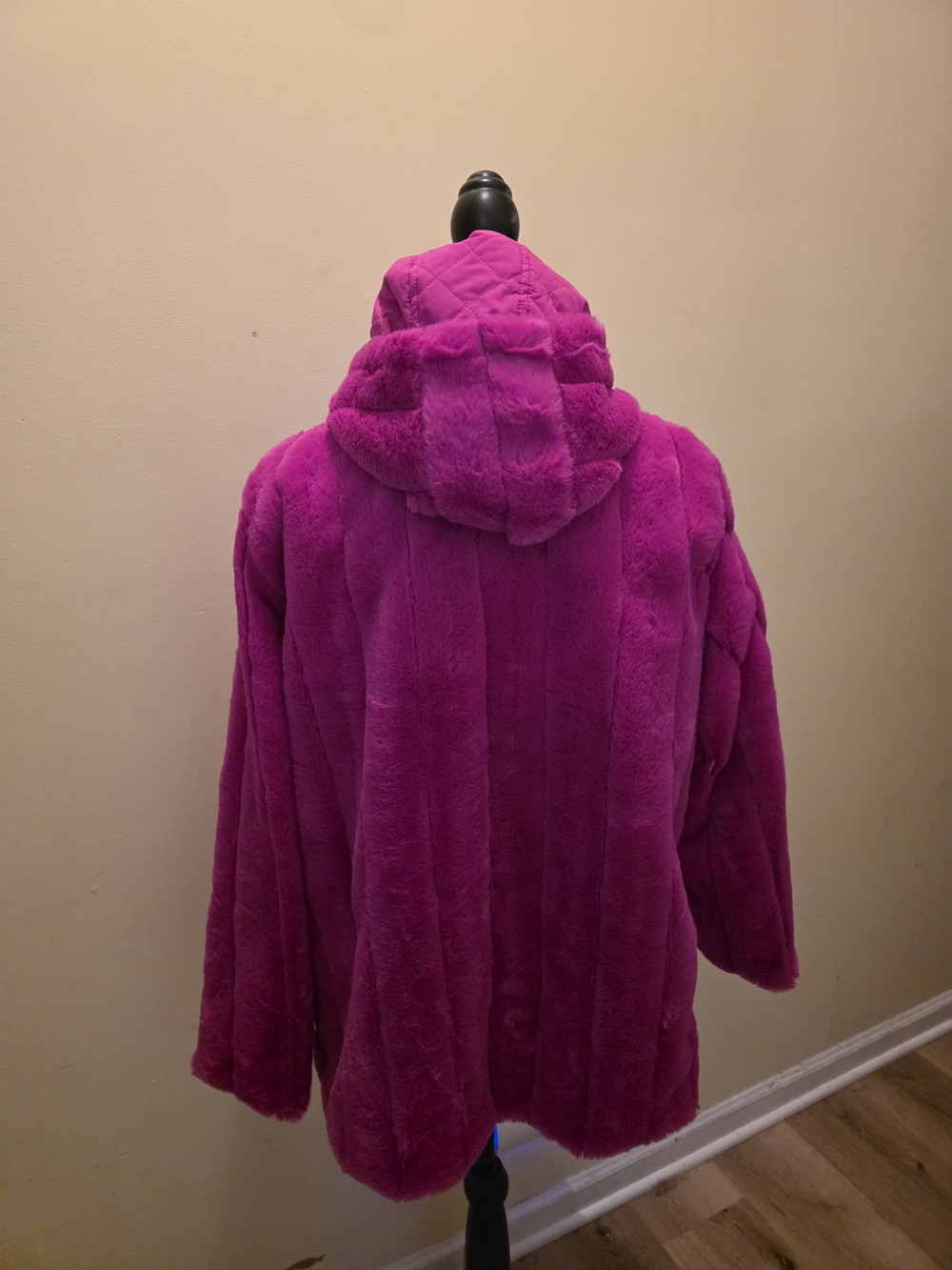 IMAN Plush Teddy Jacket in Vibrant Magenta - Picture 2 of 5
